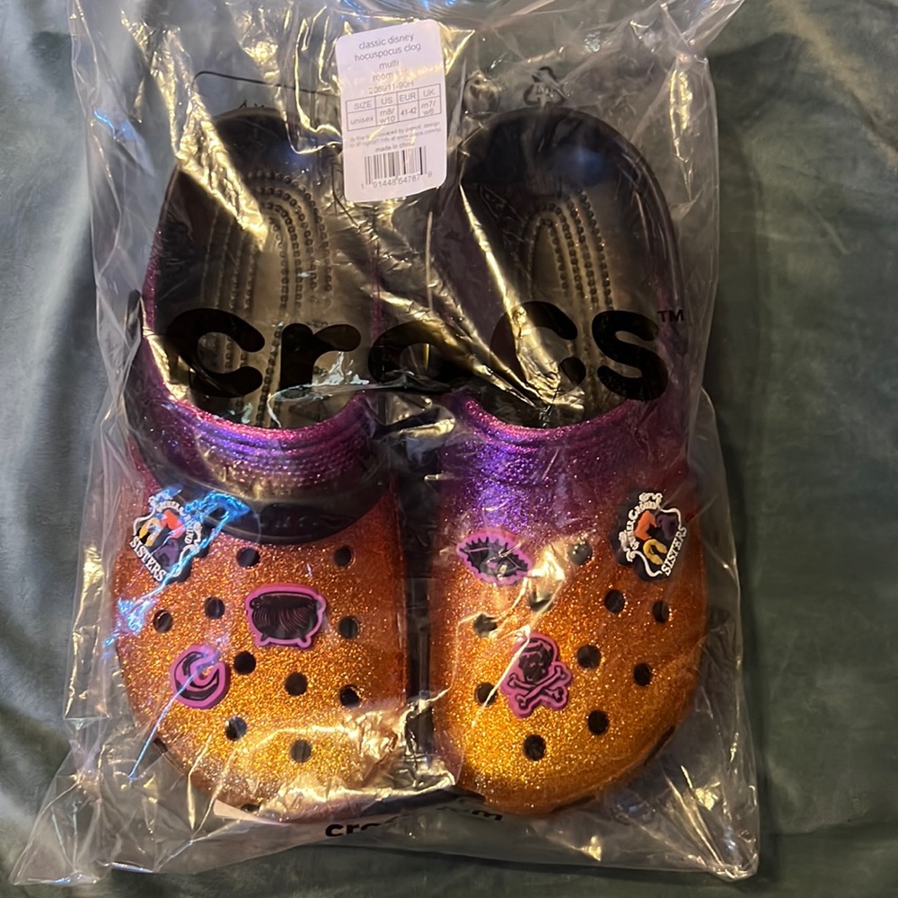 Crocs Unisex Classic Disney Hocus Pocus Clog W9/M7